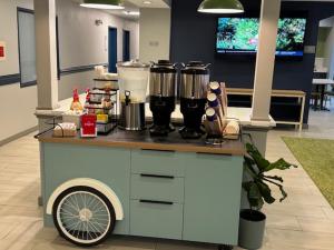 Tetera y cafetera en Spark by Hilton Walker Grand Rapids North