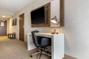 A television and/or entertainment centre at Cambria Hotel West Orange