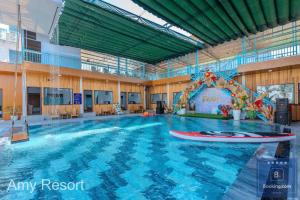 Bazen u ili blizu objekta Amy Resort Pool Party - Đi Bộ Ra Biển - Thích Hợp Tổ Chức Tiệc Team Building