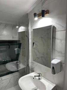 Hotel Green House tesisinde bir banyo