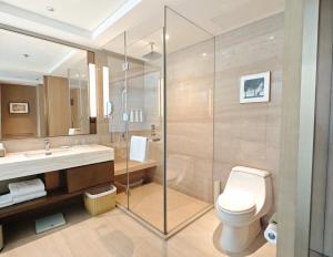 Courtyard By Marriott Xi'an North tesisinde bir banyo