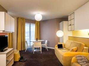 Телевизия и/или развлекателен център в AppartHotel Mercure Paris Boulogne