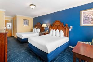 Katil atau katil-katil dalam bilik di Best Western White House Inn