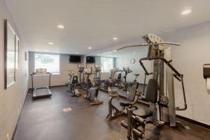 Posilňovňa alebo fitness centrum v ubytovaní Best Western Plus Toronto Airport Hotel