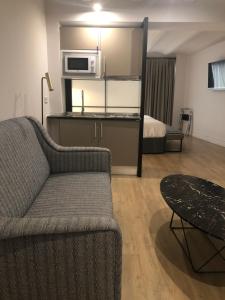 Ruang duduk di Suites Hom Sevilla