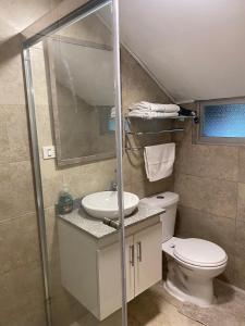 Ванна кімната в Hospedaje en Quito Norte, Apartamento & Suite independientes