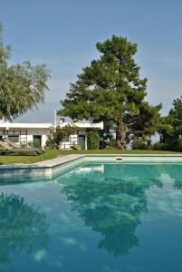 The swimming pool at or close to Angelbay Bungalows