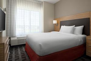 Krevet ili kreveti u jedinici u objektu TownePlace Suites by Marriott Lafayette South