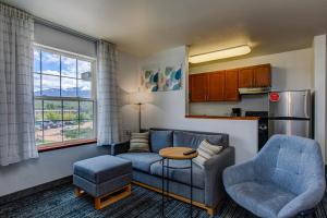 Dapur atau dapur kecil di TownePlace Suites Denver Southwest/Littleton