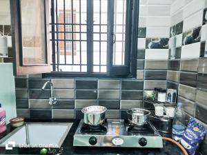 Dapur atau dapur kecil di Neyo Guest House