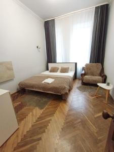 Un pat sau paturi într-o cameră la Comfortable modern apartment