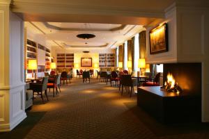 A seating area at Bergström Hotel Lüneburg