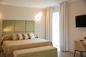 A bed or beds in a room at Hotel Fabricia