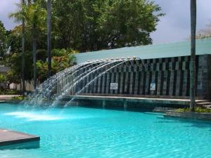 Piscina a Century Helang Hotel o a prop