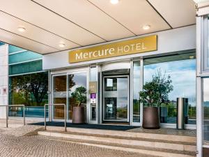 Fațada sau intrarea în Mercure Lisboa Almada