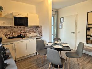 מטבח או מטבחון ב-BohnApartments Franzstraße - kostenlose Parkplätze - sehr ruhig - Neubau - Vollausstattung - WLAN