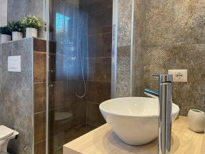 Un baño de BELSORRISOVARESE Elegance City Residence Private Parking -With Reservation-