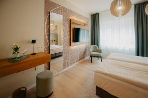 a hotel room with a bed and a mirror at Hotel-Restaurant Haselhoff in Coesfeld