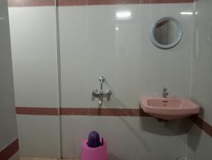 A bathroom at Hotel Hill Town Coorg