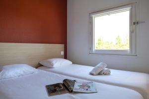 Una cama o camas en una habitación de Premiere Classe Beaune