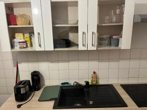 Kitchen o kitchenette sa City Appartement 4600