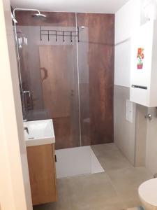 Um banheiro em APARTMENT Top 11 ZENTRUM mit 2 Schlafzimmer BESTROOMS eU