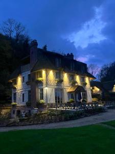 En have udenfor New Cottage & spa de nage Guesthouse