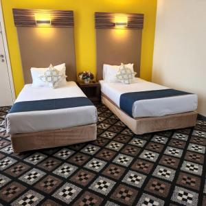 A bed or beds in a room at Hotel Sentral Kuantan @ Riverview City Centre