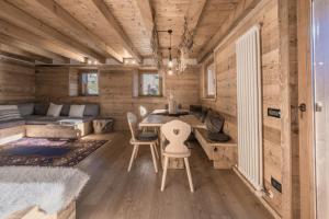 Χώρος καθιστικού στο NeveSole Chalet - Charming Flat Near Dolomiti Ski Slopes