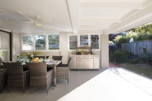 Gallery image ng Chapeau Beach House- Walk to the beach sa Nelson Bay