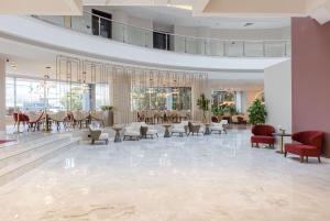 Zona d'estar a Ramada by Wyndham Bucharest Otopeni Airport