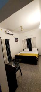 Whitefort Rohini Homestay -Serviced Villa में एक कमरे में एक या कई बेड