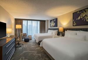 Katil atau katil-katil dalam bilik di The Westin Oaks Houston at the Galleria