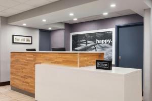 Móttaka eða anddyri á Hampton Inn Charlottesville
