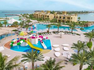 Басейн в или близо до Sofitel Al Hamra Beach Resort