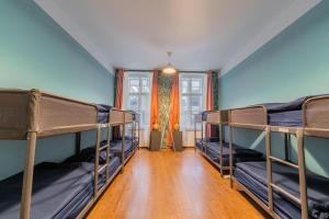 Säng eller sängar i ett rum på Stellar Female Hostel