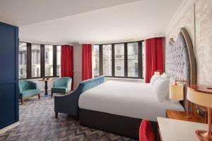 Ліжко або ліжка в номері NYX Hotel Dublin Christchurch