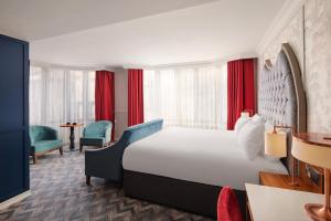 Ліжко або ліжка в номері NYX Hotel Dublin Christchurch