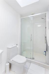 Un baño de City Center Camden Market Budget Apartment and Rooms