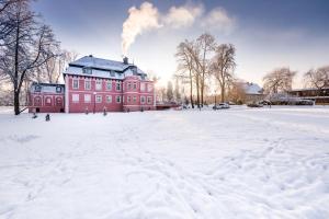 Pałac Spiż Miłków koło Karpacza durante el invierno