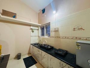 Dapur atau dapur kecil di GURI Homestay