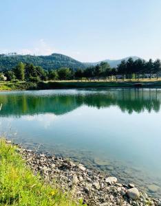 Peisaj natural din apropierea acestei camere de închiriat