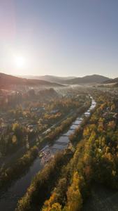 Peisaj natural din apropierea acestei camere de închiriat