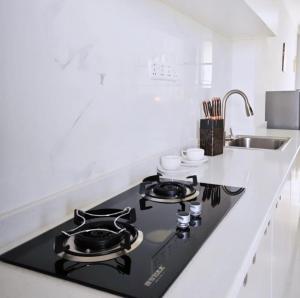 Dapur atau dapur kecil di Cozy Studio Apartment near JKIA