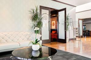 Zona d'estar a Hotel Elms Christchurch, Ascend Hotel Collection