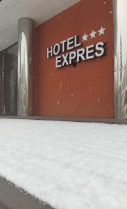 Naktsmītnes Hotel Express pilsētā Predjala fotogalerijas attēls