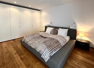 Cama ou camas em um quarto em Schooren des Alpes Luxury Apartments