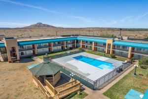 The swimming pool at or close to Quality Inn