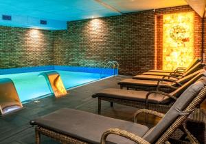 A piscina localizada em HOTEL ALMOND BUSINESS & SPA BY GRANO Gdańsk ou nos arredores