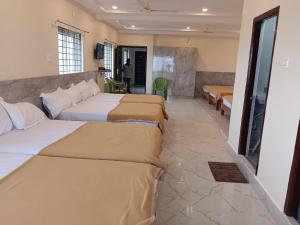 Cama ou camas em um quarto em Sri Ganesh Residency